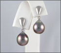 Boucles d'oreilles 2 perles goutte et semi-baroque cat. A 9,3 et 9,4mm et or gris 18K (bopwx10160)