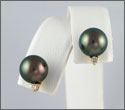 Boucles d'oreilles 2 perles ronde et bouton cat. AB 9,10mm, or 18K et 2 diamants poids total 0,10cts SI (bopys10003)