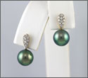 Boucles d'oreilles 2 perles rondes cat. A 8,20 et 8,25mm or 18K et 20 diamants poids total 0,12ct HSI (bopys10019)