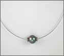 Collier fait main 1 perle bouton 12,75mm cat. AB or gris 18K et 20 diamants poids total 0,10ct 42 cm (copwx10011)