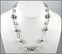 Collier fait main or gris 18 K et 15 perles semi-baroques et cerclées (copwx10054)